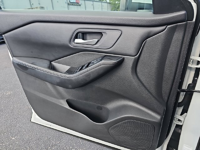 Used 2024 Nissan Rogue SV FWD image 33