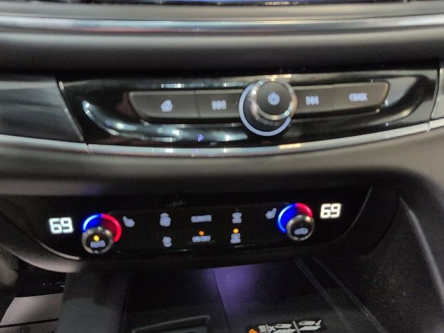 Used 2023 Buick Enclave Essence AWD/4WD image 23