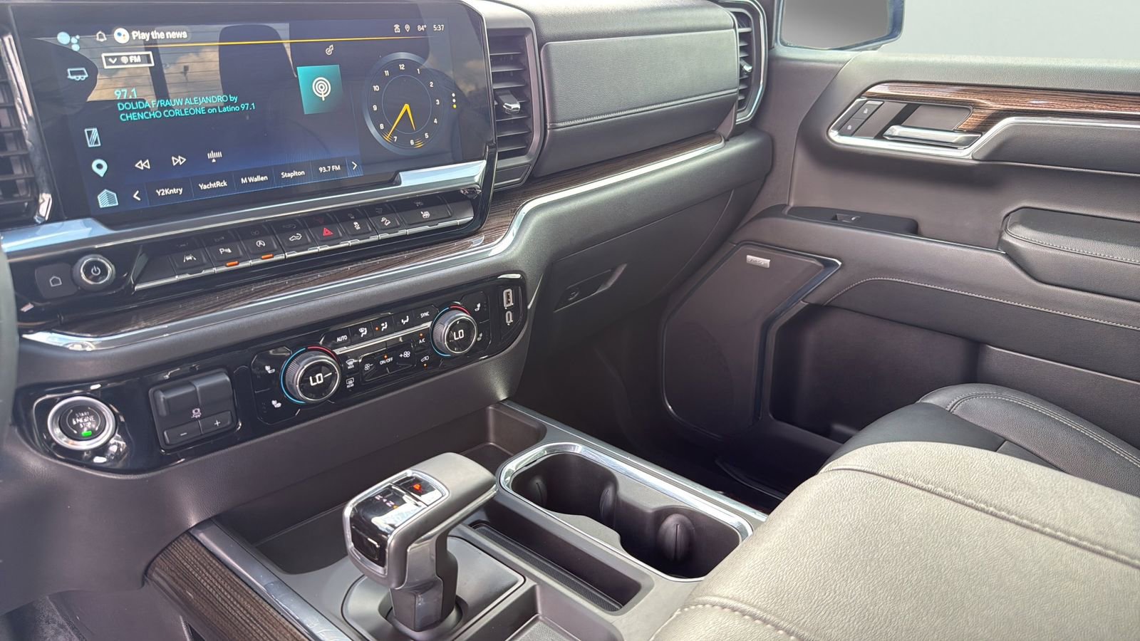 Used 2024 Chevrolet Silverado 1500 LT Trail Boss w/ Convenience Package II AWD/4WD image 19