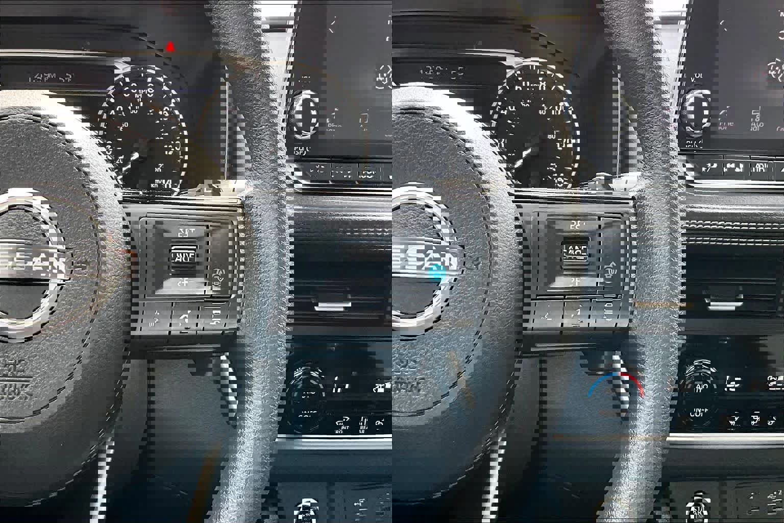 Used 2023 Nissan Rogue SV image 25