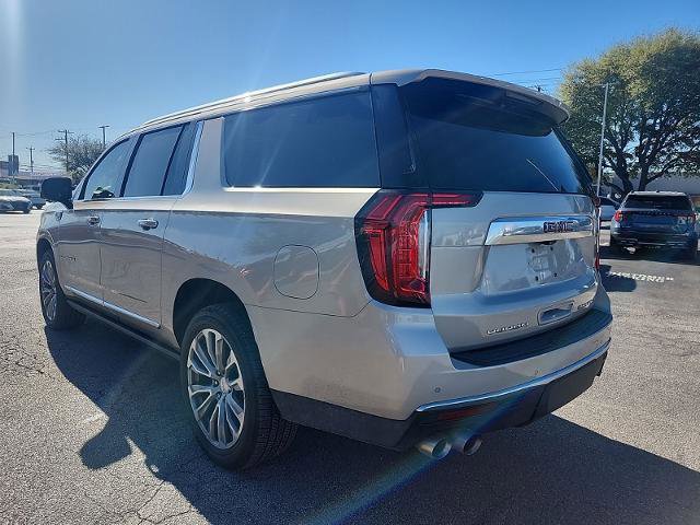 Used 2021 GMC Yukon XL Denali w/ Denali Premium Package image 3