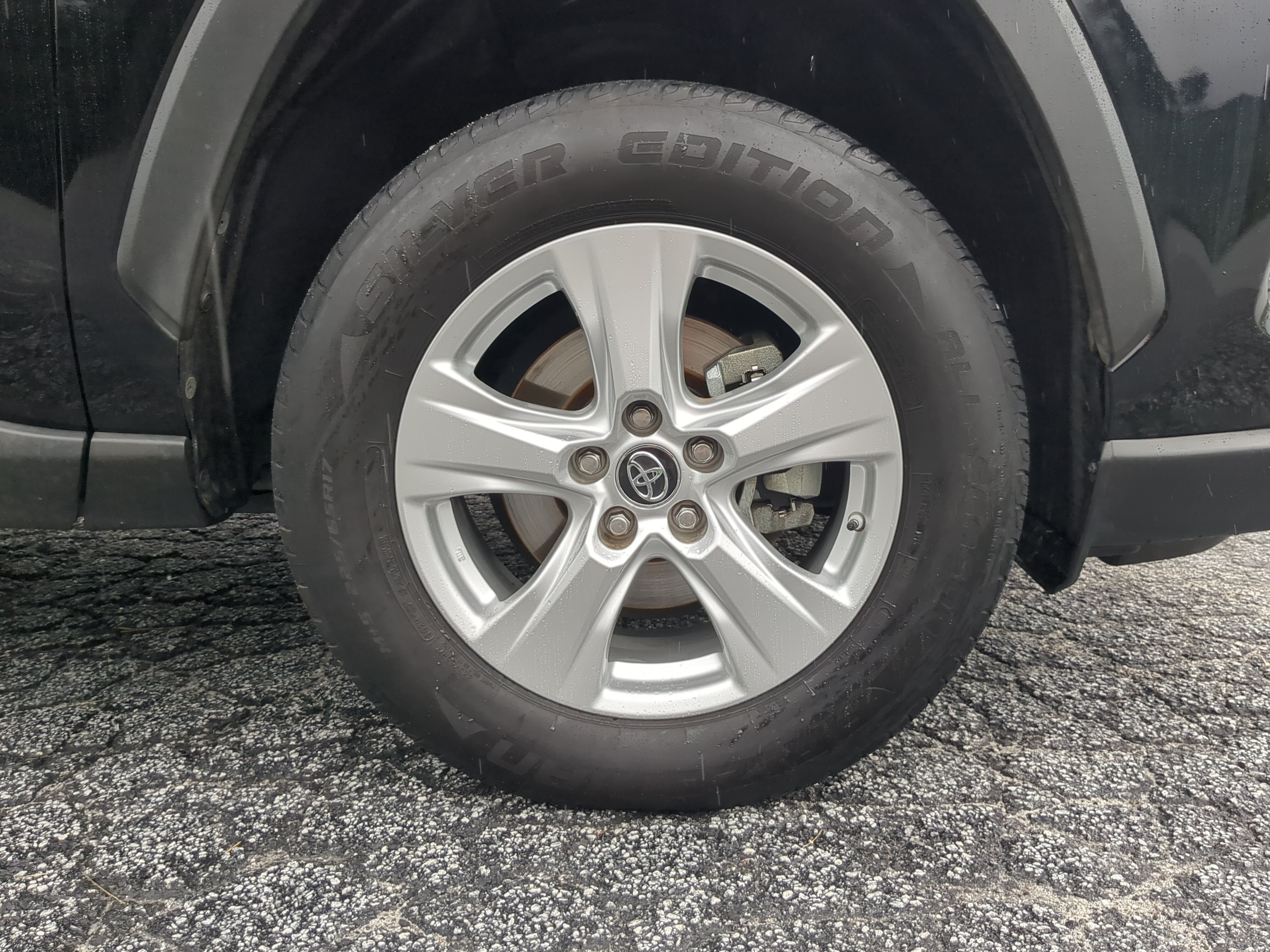 Used 2019 Toyota RAV4 XLE w/ Convenience Package FWD image 9