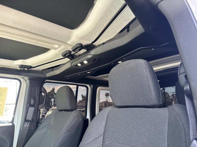Used 2024 Jeep Wrangler Unlimited AWD/4WD image 19