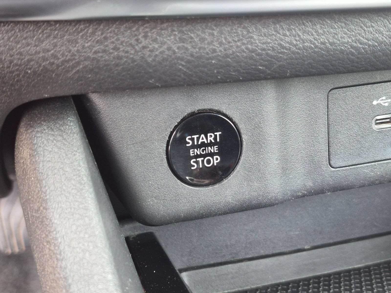 Used 2024 Nissan Rogue SV AWD/4WD image 21