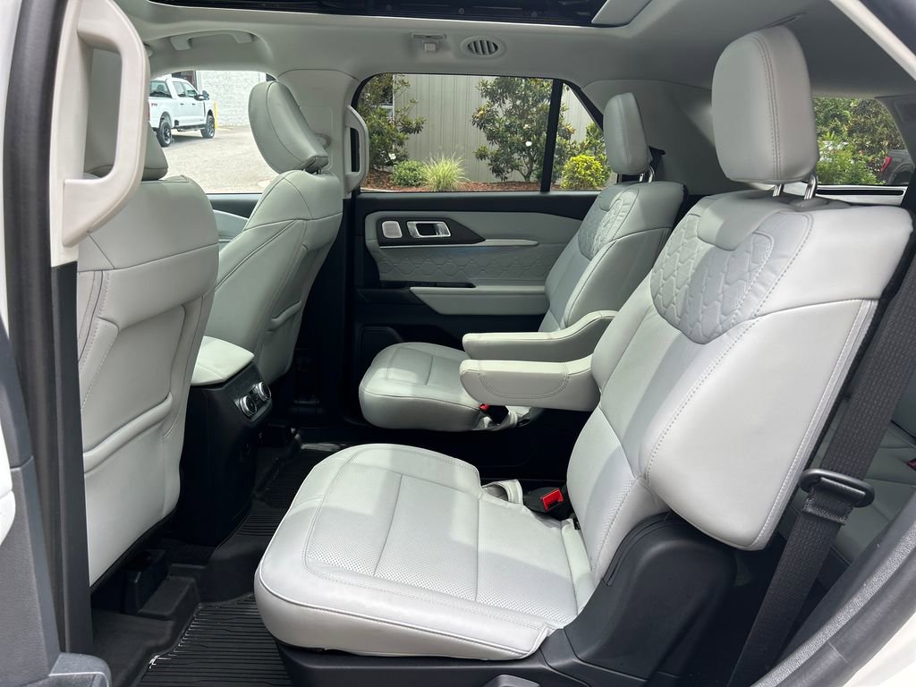 Certified 2025 Ford Explorer Platinum w/ Ultimate Package AWD/4WD image 14