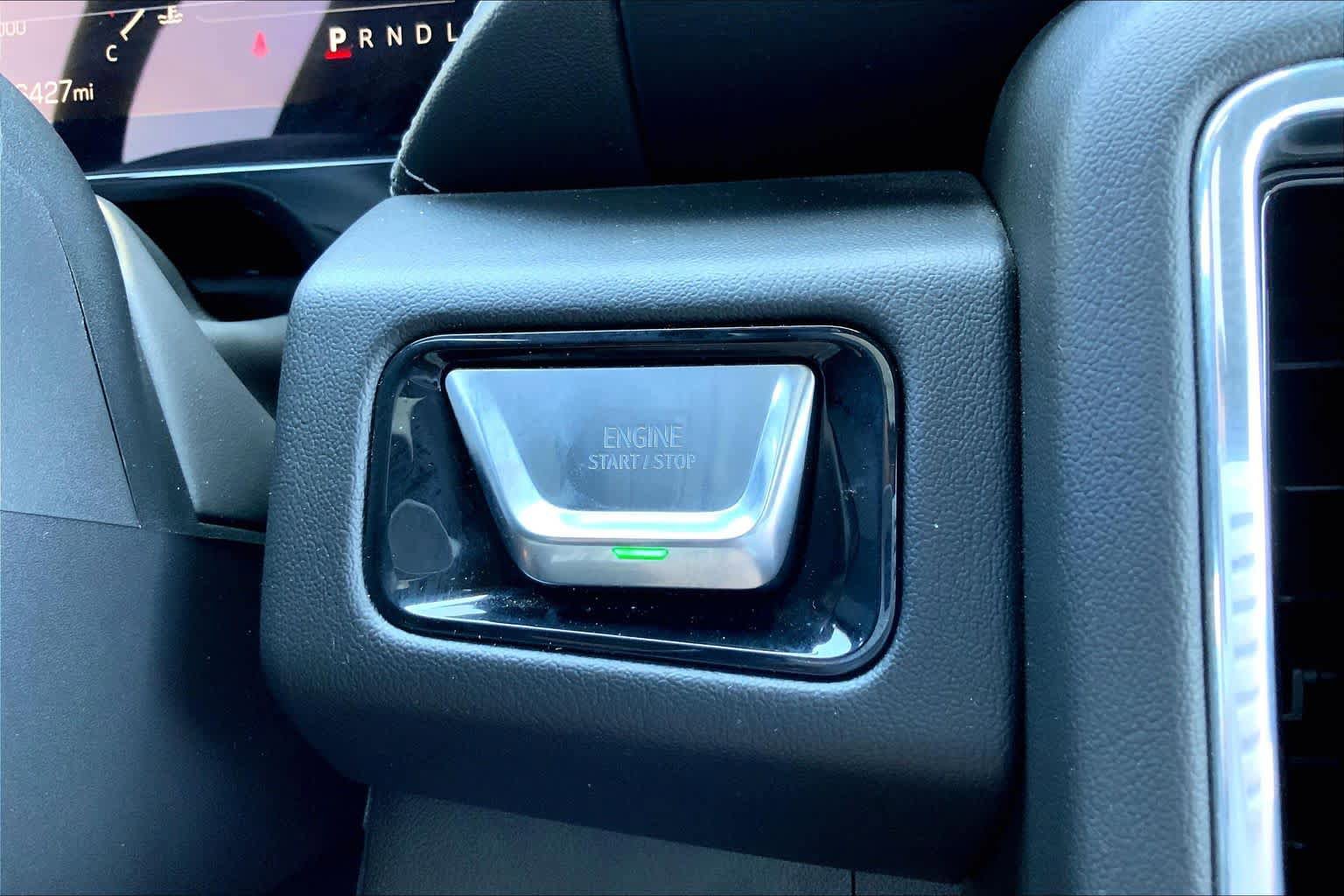 Used 2025 GMC Yukon Denali AWD/4WD image 36