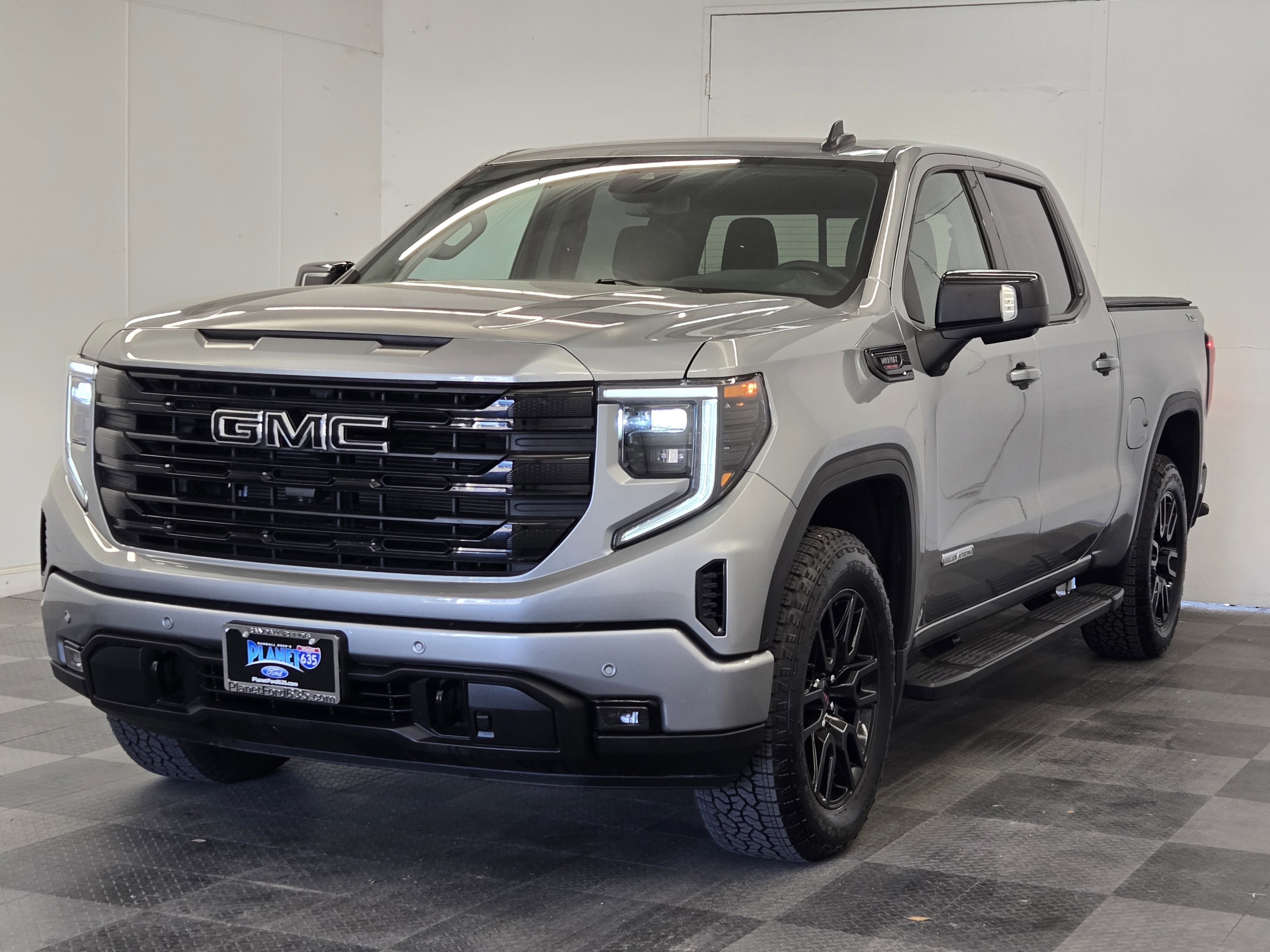 Used 2025 GMC Sierra 1500 Elevation w/ Elevation Premium Package image 4
