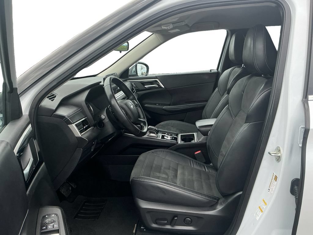 Used 2023 Mitsubishi Outlander SE FWD image 14