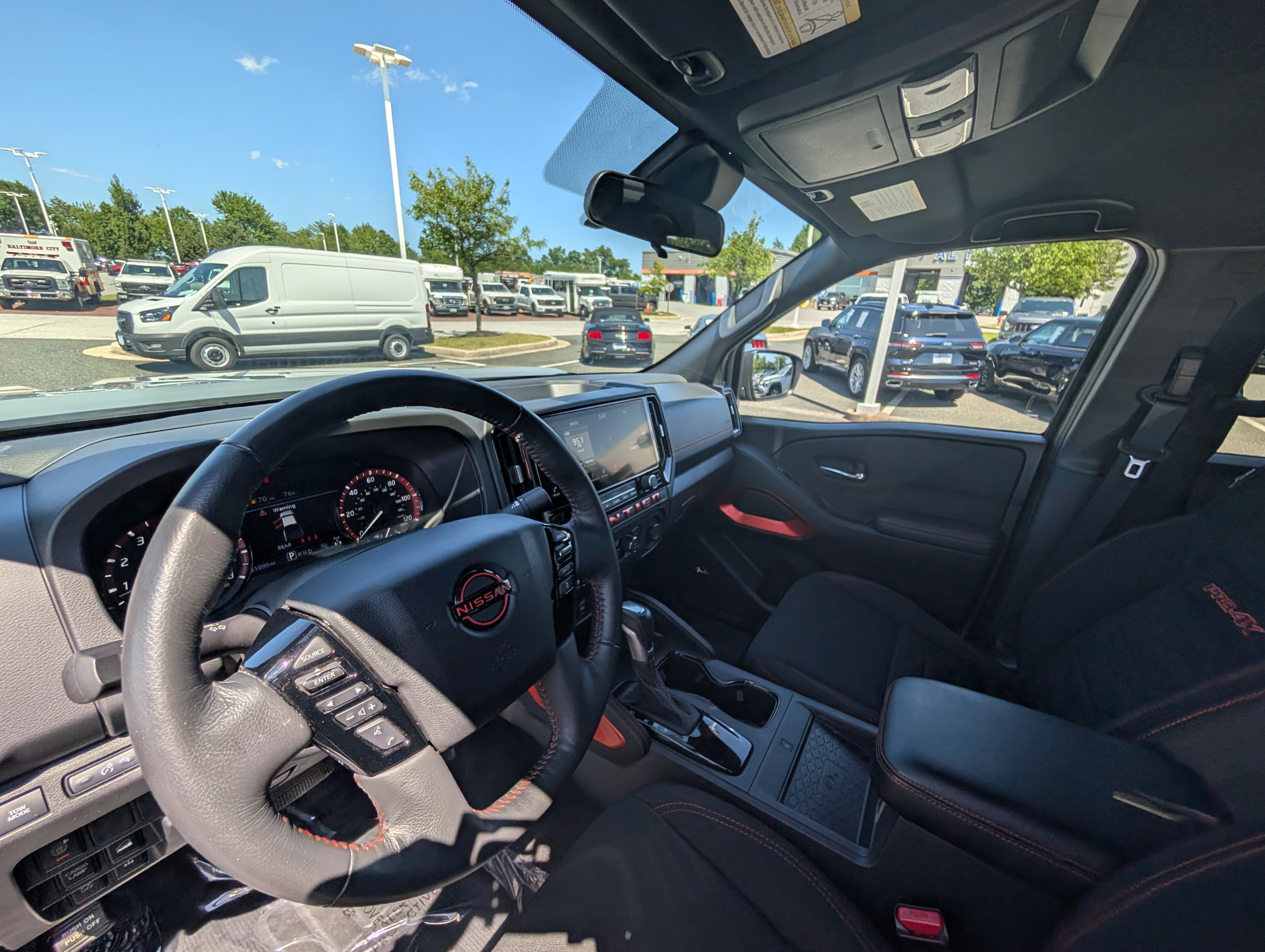 Used 2025 Nissan Frontier PRO-4X w/ Pro Convenience Package AWD/4WD image 14