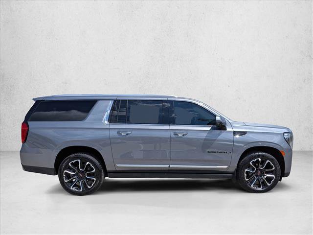 Used 2022 GMC Yukon XL Denali AWD/4WD image 7