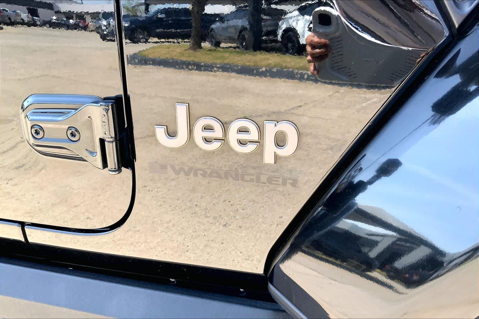 Used 2023 Jeep Wrangler Unlimited Rubicon 392 w/ Trailer Tow Package AWD/4WD image 41
