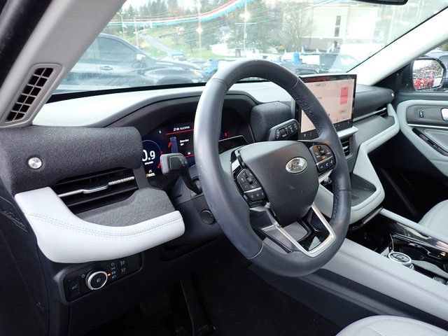 Certified 2025 Ford Explorer Platinum w/ LUX Leather Package AWD/4WD image 16