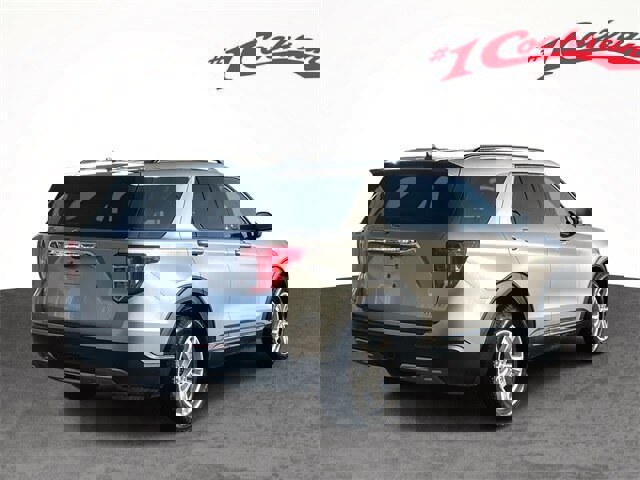 Certified 2022 Ford Explorer XLT w/ Equipment Group 202A image 5