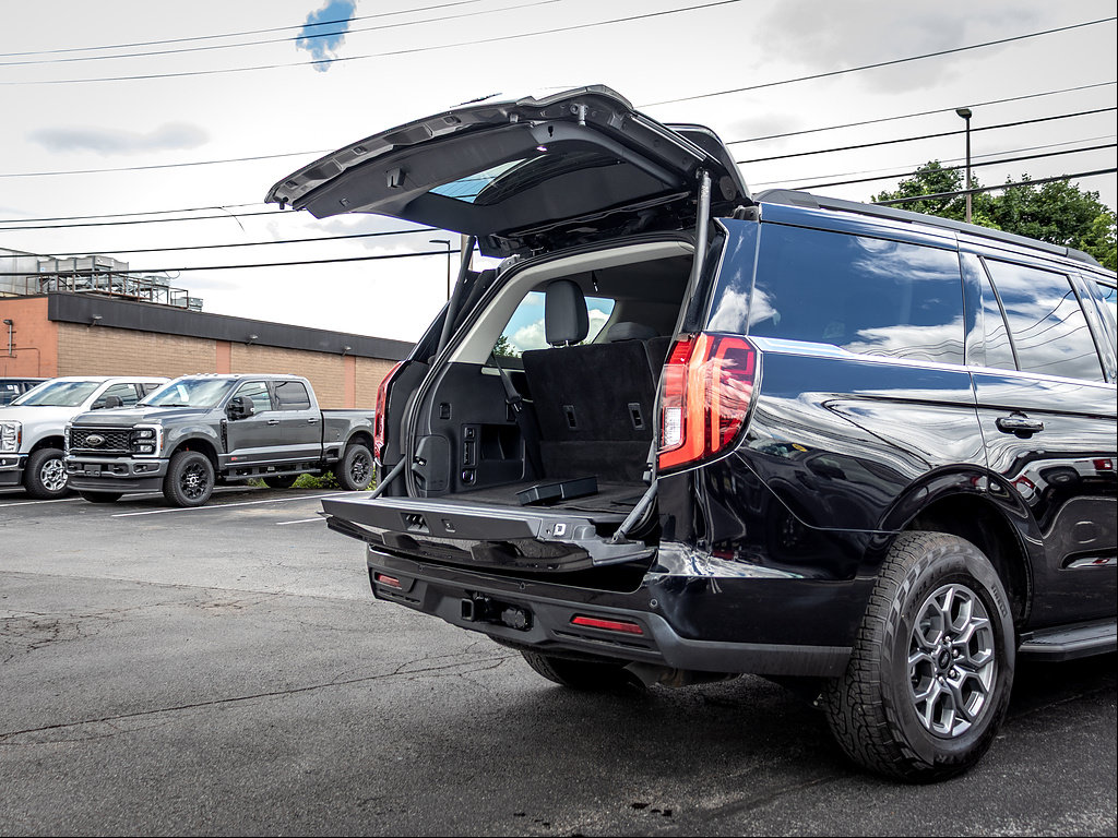 Certified 2025 Ford Expedition Active AWD/4WD image 8
