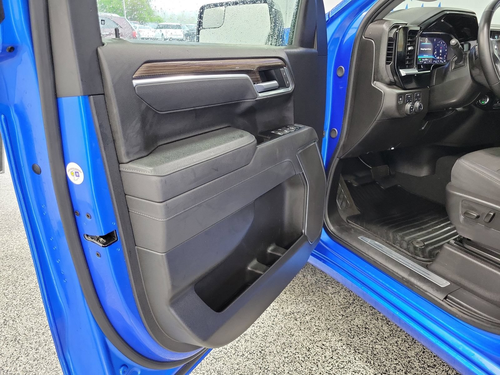 Used 2025 Chevrolet Silverado 1500 LT AWD/4WD image 6