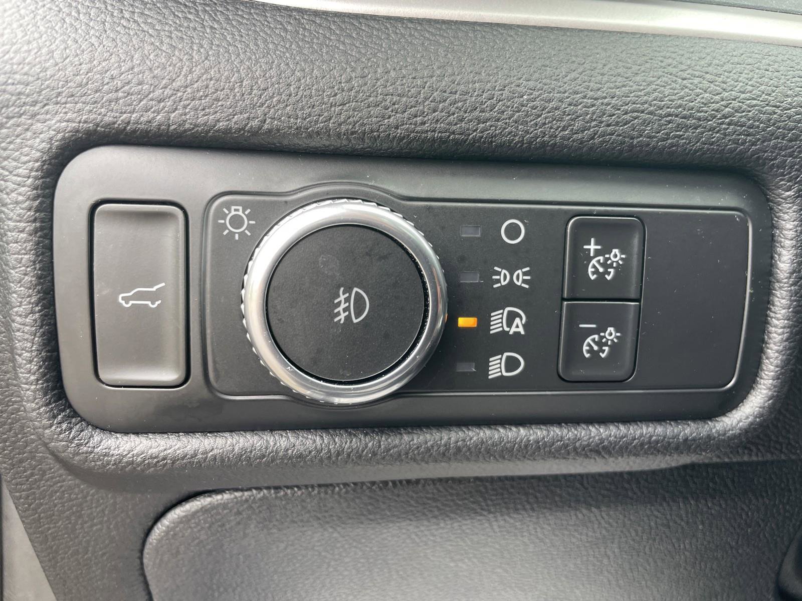 Certified 2022 Ford Explorer XLT w/ Equipment Group 202A image 26