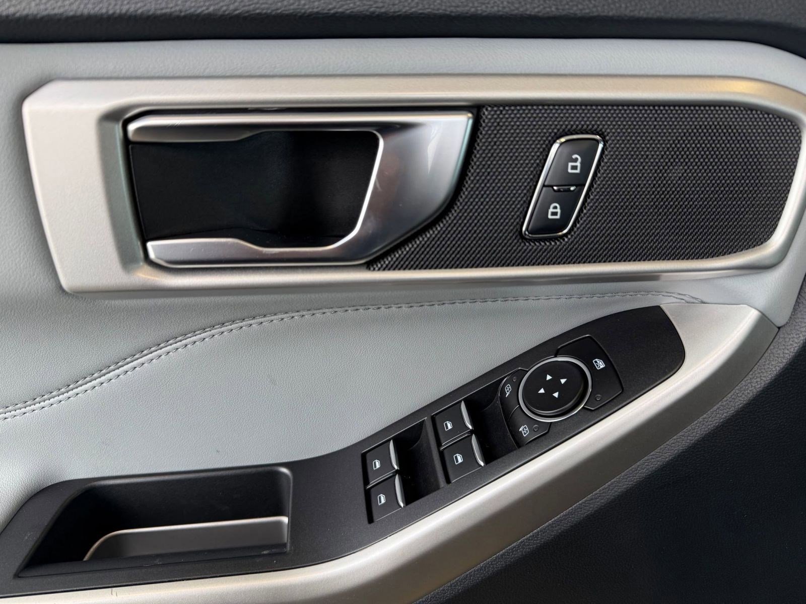 Certified 2022 Ford Explorer XLT w/ Equipment Group 202A image 13