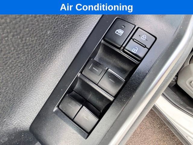 Used 2022 Toyota Highlander XLE image 11