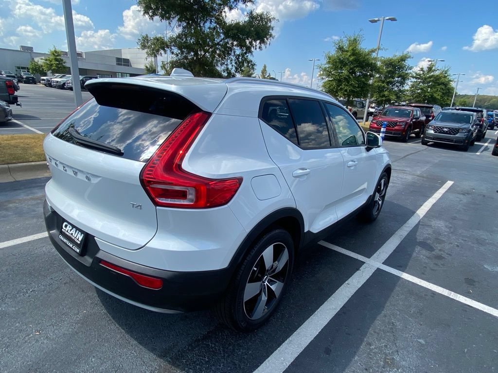 Used 2021 Volvo XC40 T4 Momentum FWD image 7