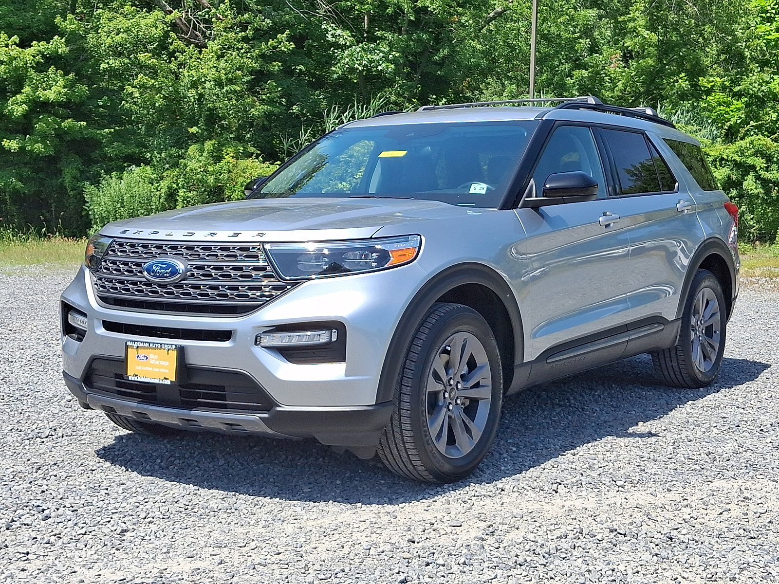 Certified 2023 Ford Explorer XLT w/ Equipment Group 202A AWD/4WD image 3