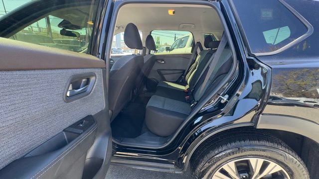 Used 2023 Nissan Rogue SV AWD/4WD image 18