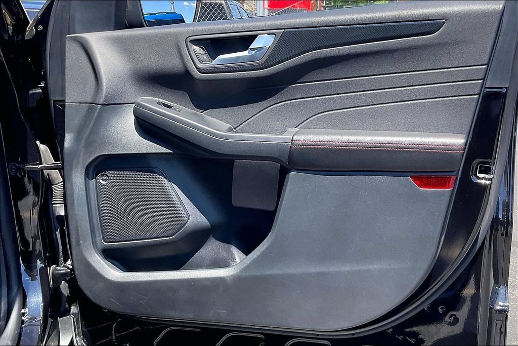 Certified 2025 Ford Escape ST-Line AWD/4WD image 23