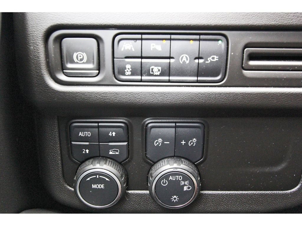 Used 2022 Chevrolet Tahoe RST w/ Luxury Package AWD/4WD image 22