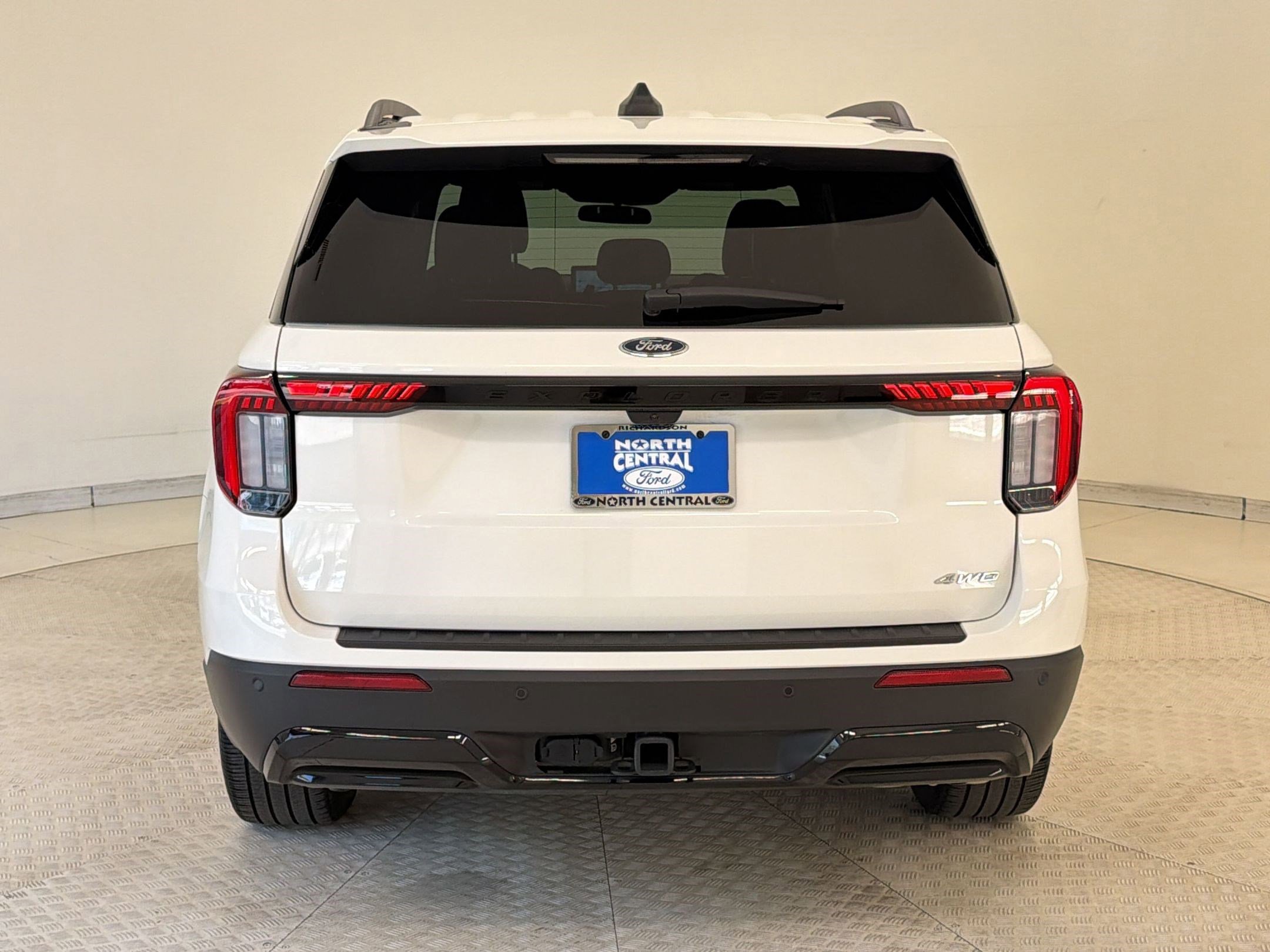 Certified 2025 Ford Explorer ST-Line w/ ST-Line Street Pack image 4