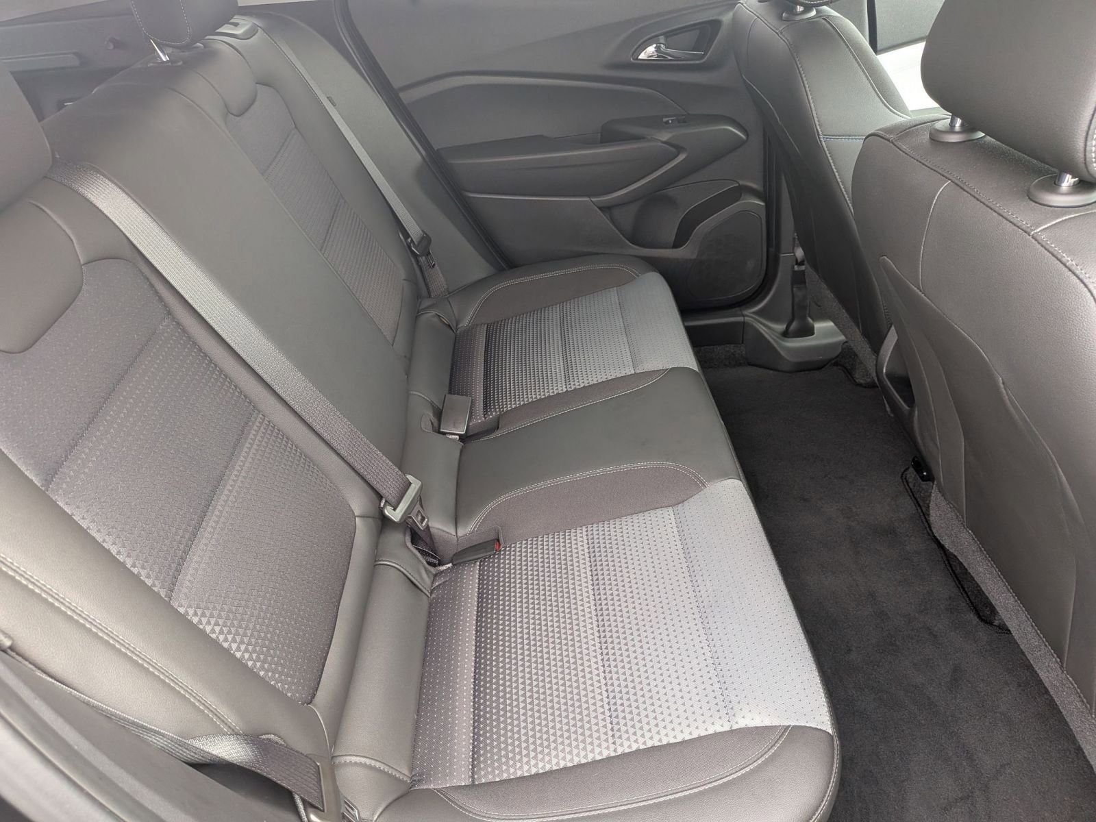 Used 2024 Chevrolet Trax LT w/ Driver Confidence Package FWD image 28