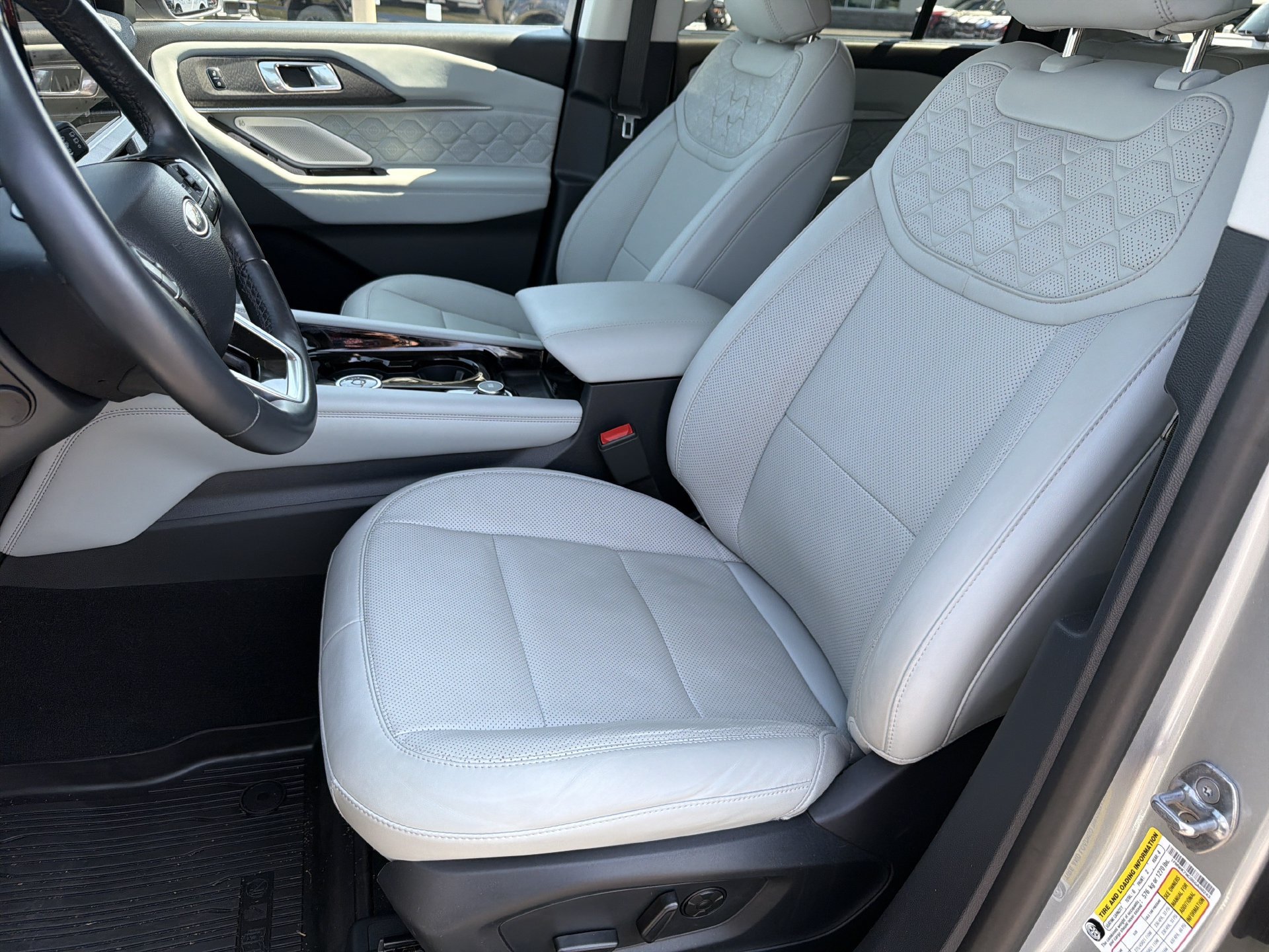 Certified 2025 Ford Explorer Platinum w/ Ultimate Package RWD image 25