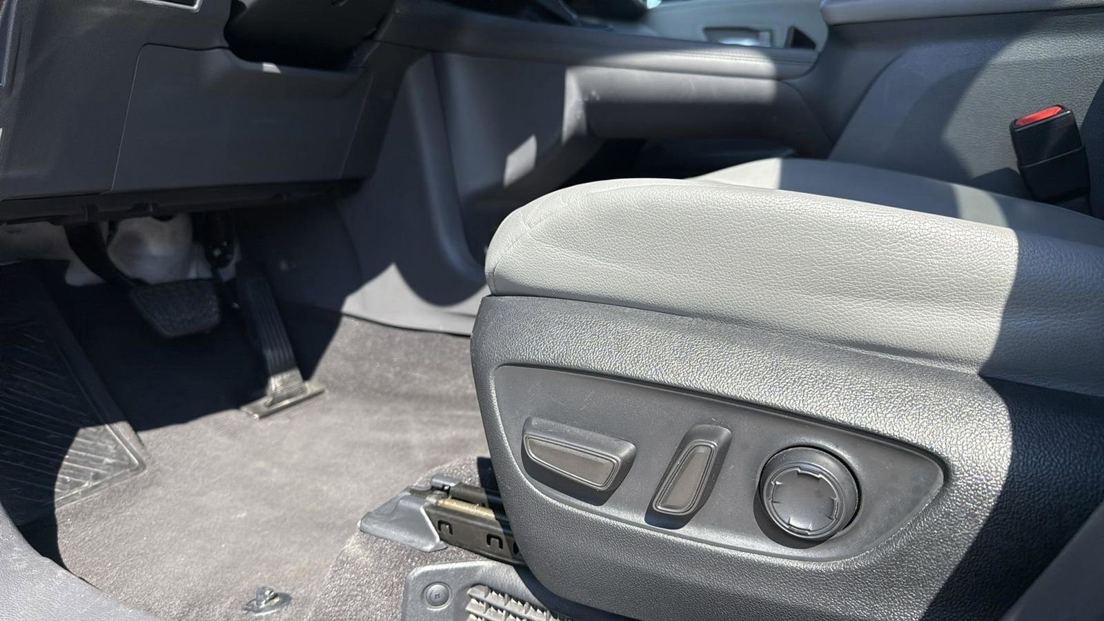 Used 2023 Toyota Sienna XLE image 11