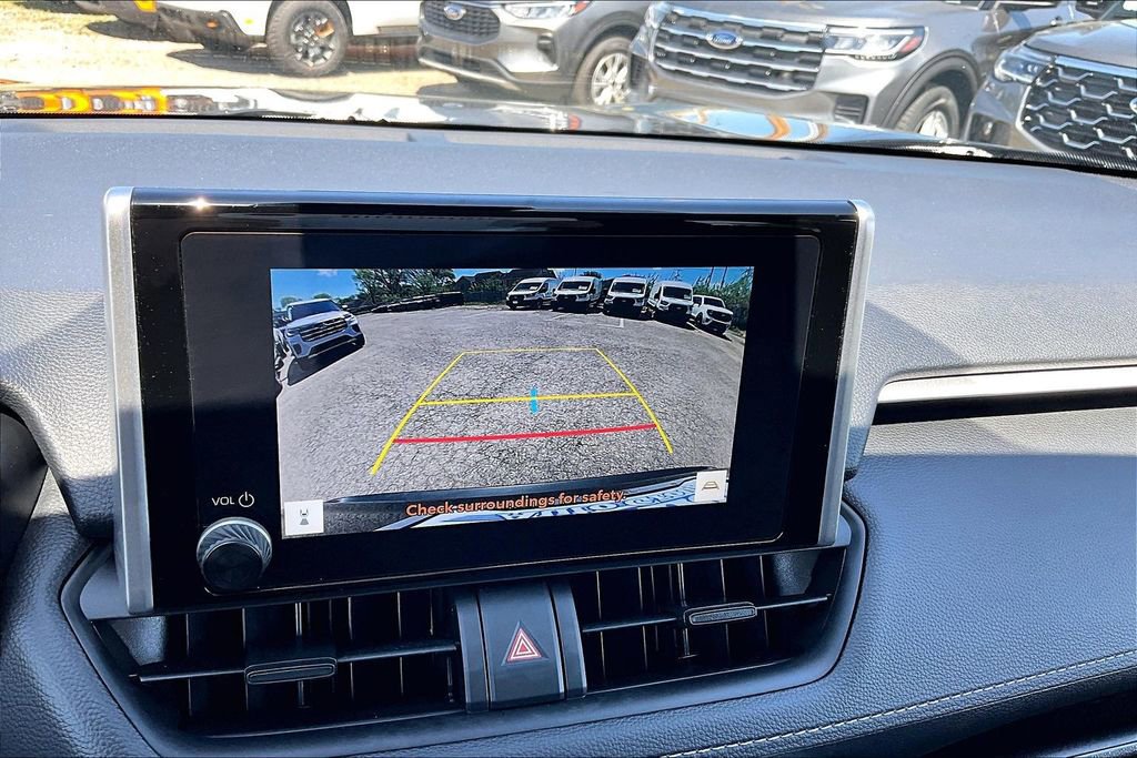 Used 2025 Toyota RAV4 XLE AWD/4WD image 21