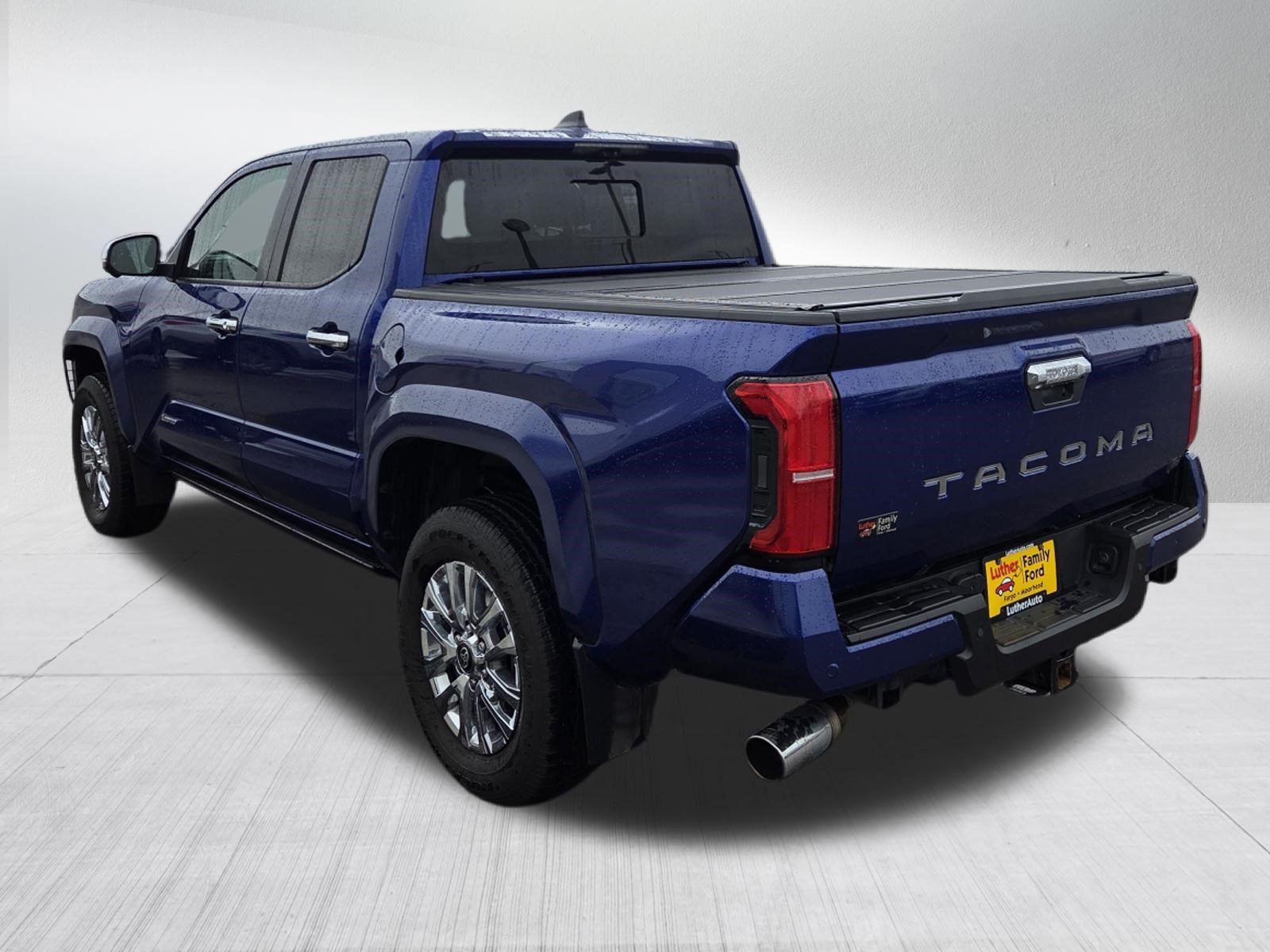 Used 2025 Toyota Tacoma Limited AWD/4WD image 5