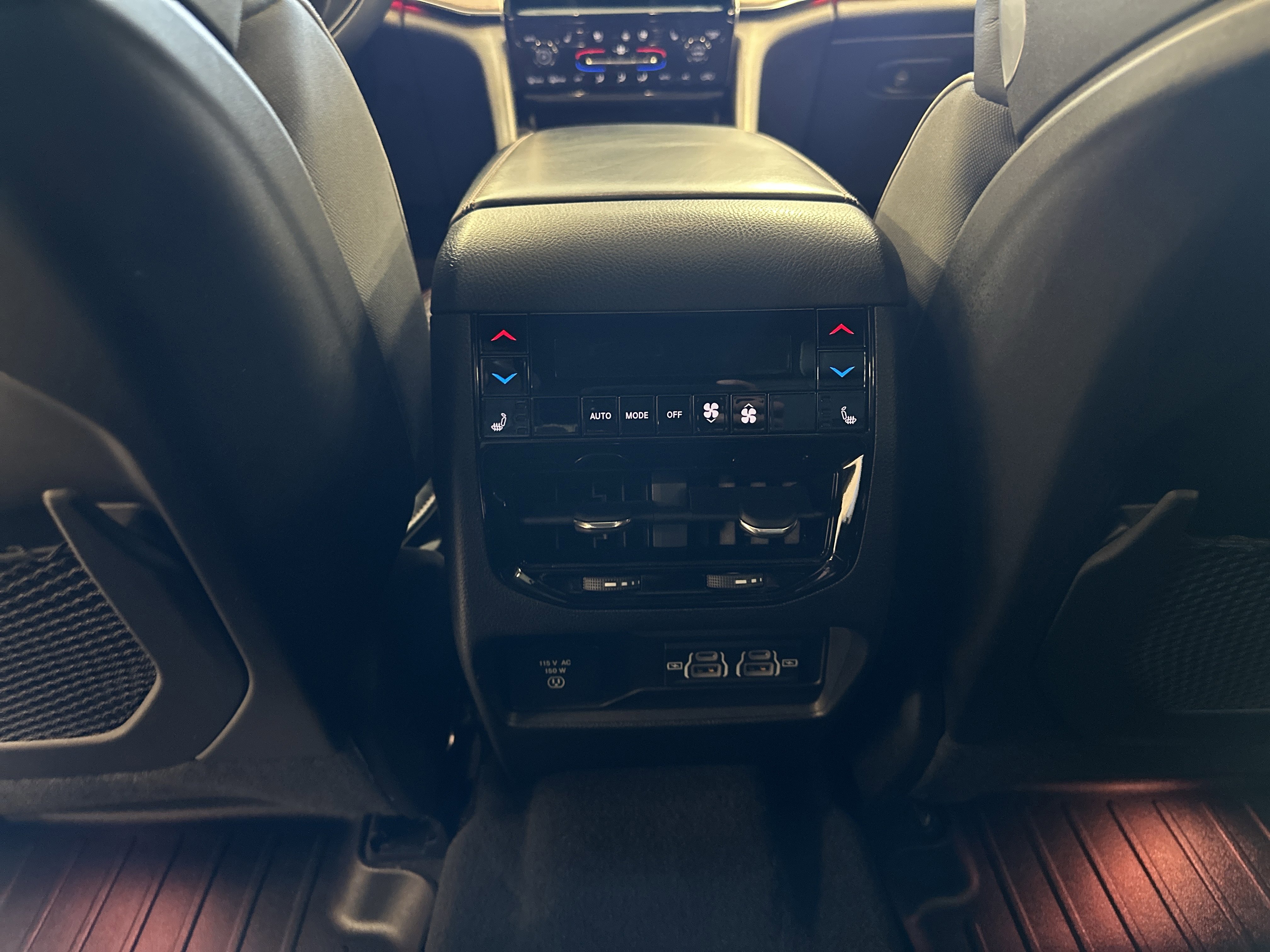 Used 2022 Jeep Grand Cherokee L Summit w/ Advanced Protech Group IV image 30