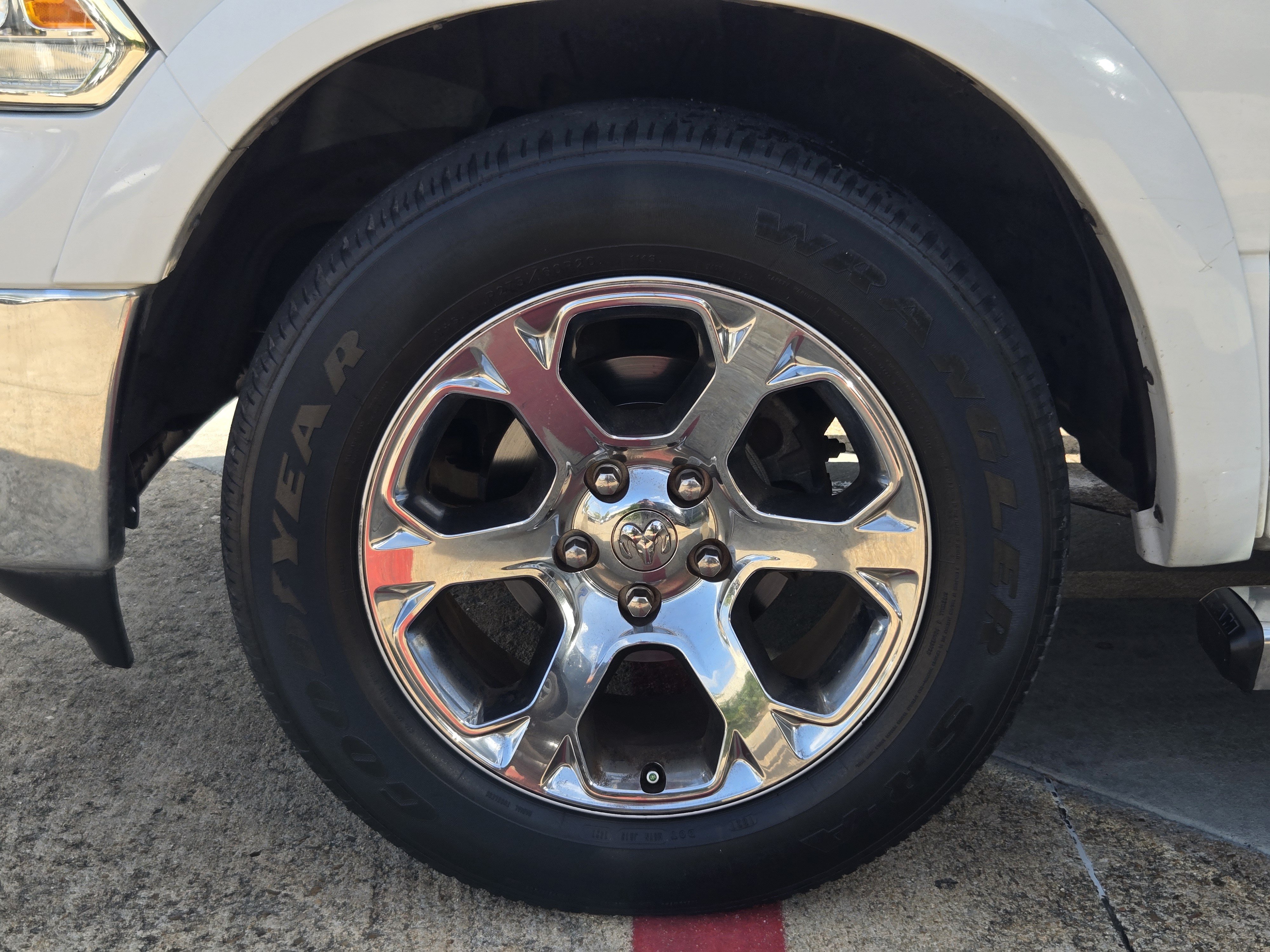 Used 2018 RAM 1500 Laramie AWD/4WD image 7
