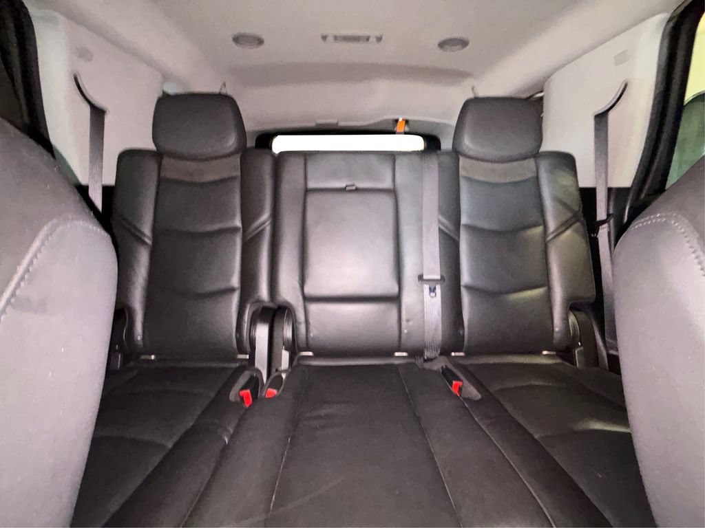Used 2019 Cadillac Escalade Luxury w/ Escalade Sport Edition AWD/4WD image 23