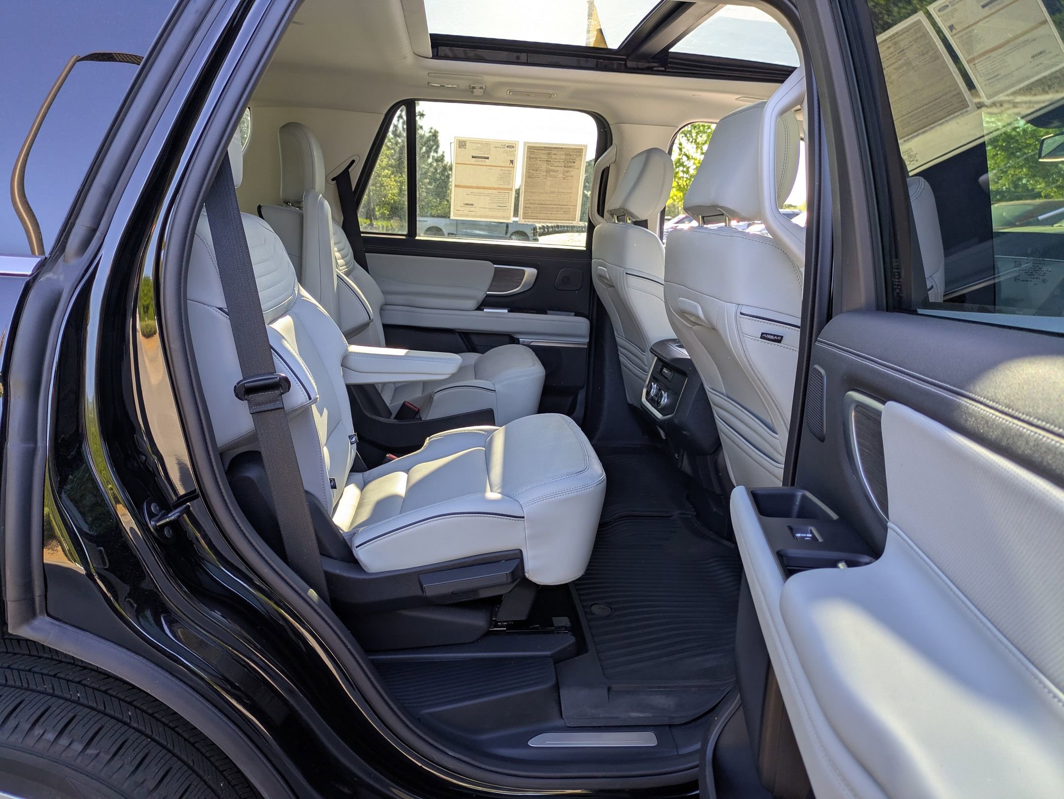 Certified 2025 Ford Expedition Platinum w/ Platinum Ultimate Package AWD/4WD image 33