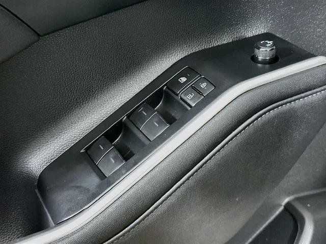Used 2023 Toyota Highlander XLE FWD image 29