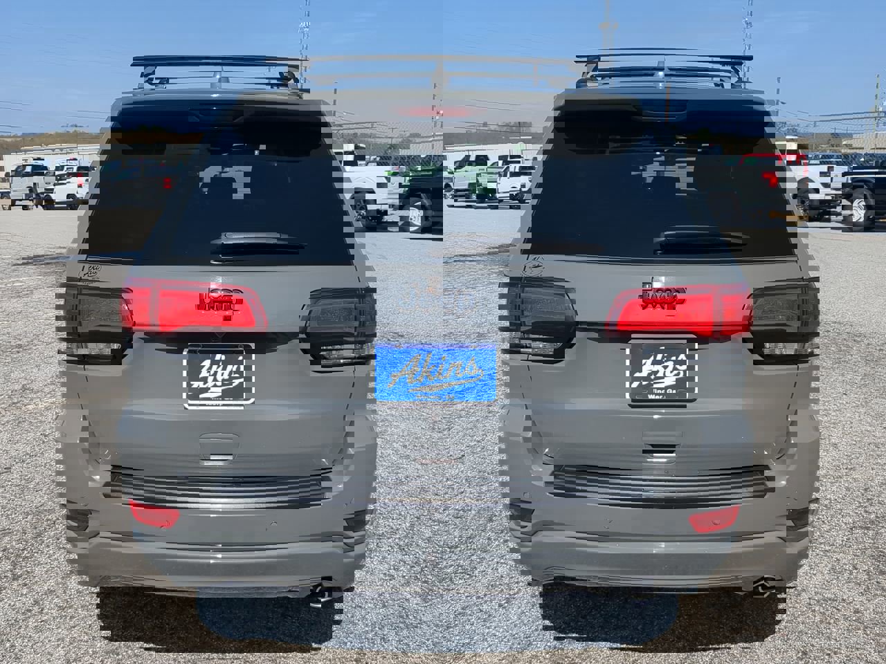 Used 2021 Jeep Grand Cherokee Laredo X image 3