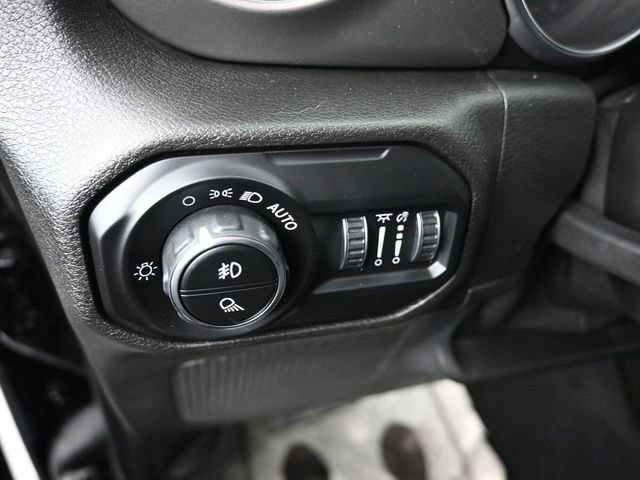 Used 2021 Jeep Gladiator Overland w/ Cold Weather Group image 38