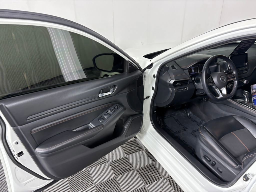 Used 2020 Nissan Altima 2.5 SR w/ Premium Package image 12