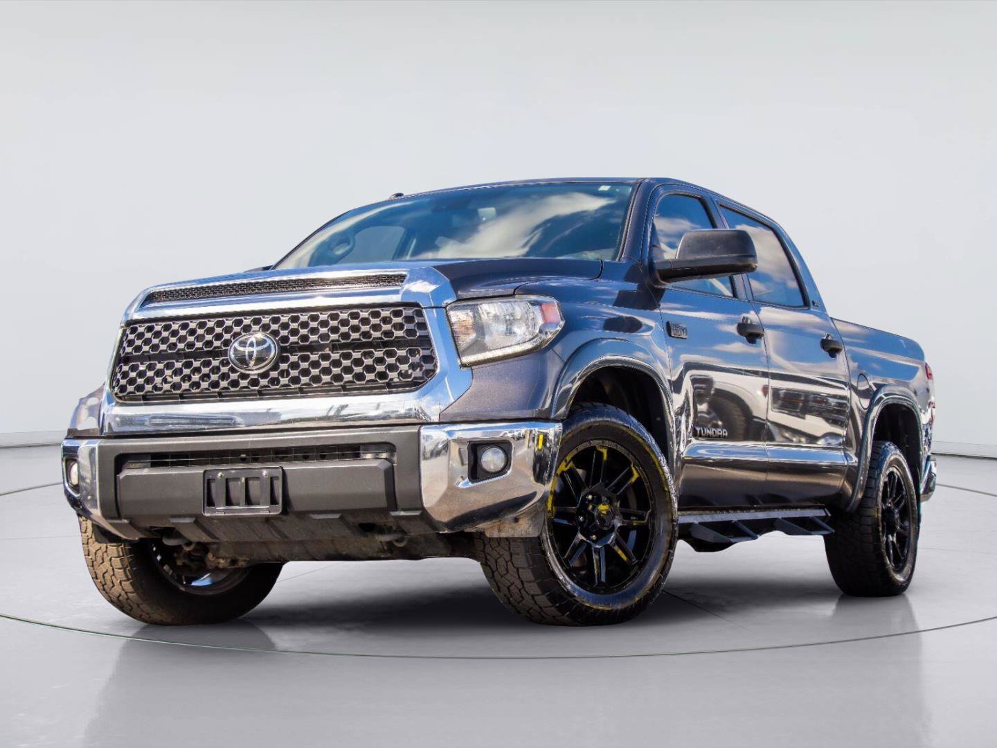 Used 2018 Toyota Tundra SR5 w/ SR5 Upgrade Package AWD/4WD image 1
