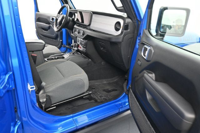 Used 2025 Jeep Wrangler Unlimited Sport AWD/4WD image 14