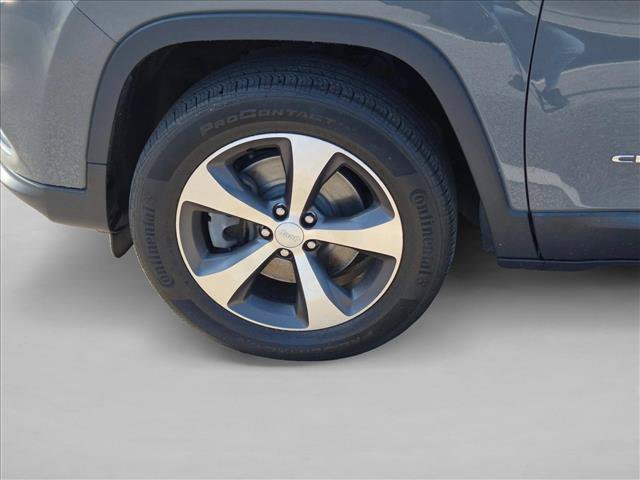 Used 2020 Jeep Cherokee Limited AWD/4WD image 12