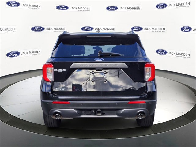 Certified 2022 Ford Explorer XLT w/ Equipment Group 202A image 3