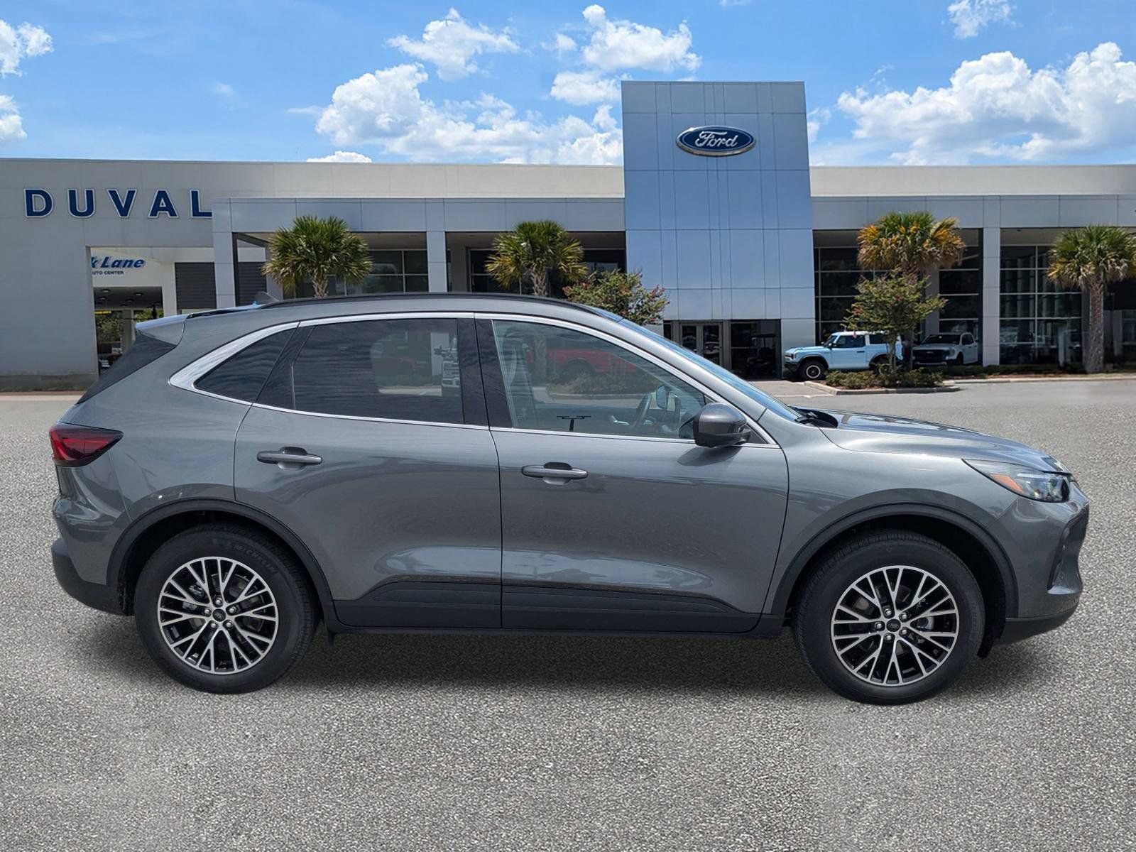Certified 2026 Ford Escape SE w/ PHEV Premium Package FWD image 3