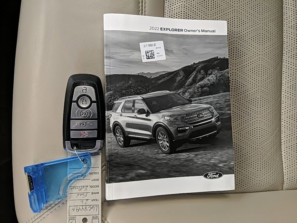 Certified 2022 Ford Explorer Platinum w/ Equipment Group 601A image 28