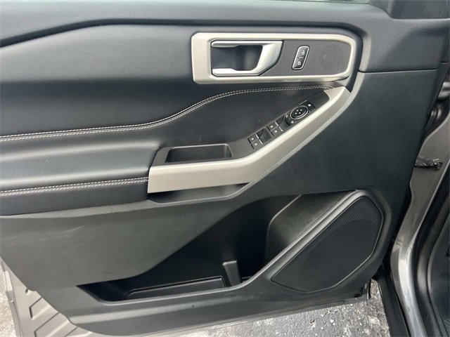 Certified 2022 Ford Explorer XLT w/ Equipment Group 202A image 18
