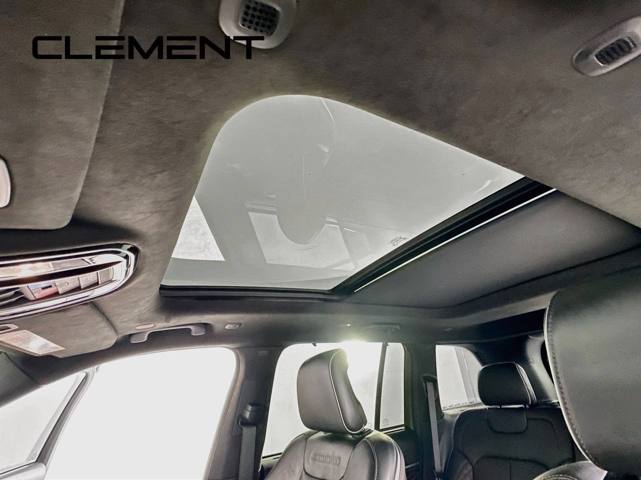 Used 2023 Jeep Grand Cherokee Summit AWD/4WD image 26