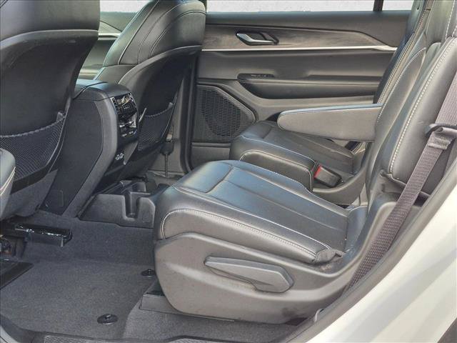 Used 2023 Jeep Grand Cherokee L Limited AWD/4WD image 16